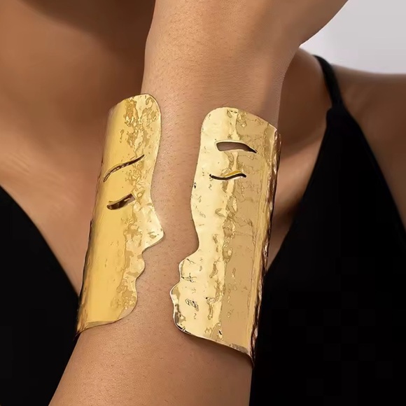 Zara Jewelry - Zara Gold Face Design cuff Bracelet